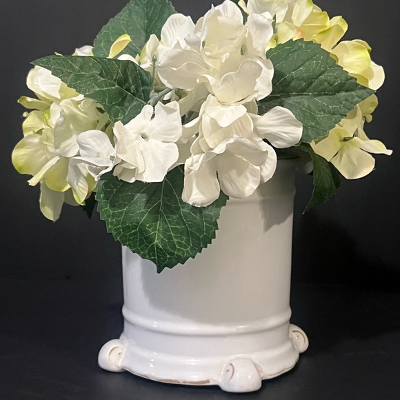 Hydrangea In Ceramic Pot - Picture 3 of 5